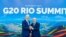Le président brésilien Luiz Inacio da Silva salue le président américain Joe Biden lors du sommet du G20, à Rio de Janeiro, au Brésil, le 18 novembre 2024. Reuters 