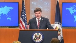 资料照片：美国国务院首席副发言人汤米·皮戈特在国务院每日媒体简报会上。(2025年6月26日)