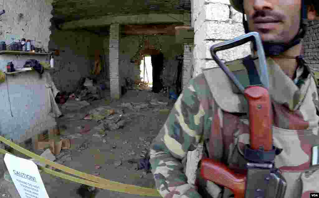 Soldiers stand guard at an IED making facility in North Waziristan, Pakistan. (Ayaz Gul/VOA)
