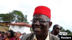 Prince Johnson pada saat melakukan kampanye sebagai calon presiden di desa Demeh di Bomi County, Liberia, 14 September 2011. Mantan panglima perang ini mendukung pencalonan George Weah sebagai presiden Liberia dalam pemilihan presiden putaran kedua bulan depan.