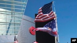 Partidarios del presidente Donald Trump hacen fila frente a la arena en Tulsa, Oklahoma, el 18 de junio de 2020.