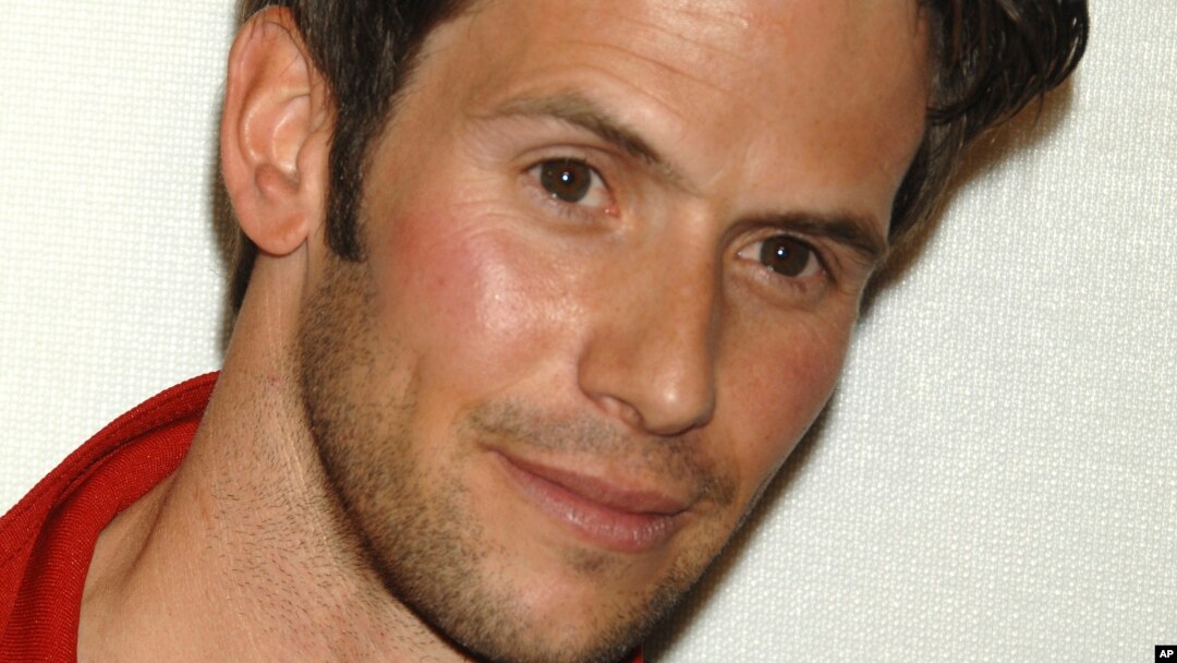 ARCHIVO - El actor estadounidense Christian Oliver llega al estreno de "Speed Racer" en el Festival de Cine de Tribeca 2008 el 3 de mayo de 2008, en Nueva York, EEUU.