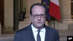 Mantan Presiden Perancis Francois Hollande mengecam pernyataan Trump. 