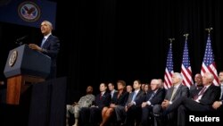 Obama dijo que la nueva ley dará a la Administración de Veteranos más recursos para fondos, instalaciones, médicos y personal de enfermería.