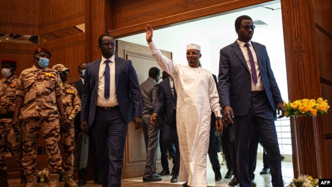 Chadian interim President Mahamat Idriss Deby greets supporters as he arrives at the Ministry of Foreign Affairs ahead of a meeting of a coalition of parties for his candidacy for the presidential election of May 6, in N'Djamena on March 2, 2024.
