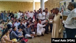 دغه غونډه چې بهر په يو دالان کې شوې د پوهنتون انتظاميي ورته په اډيټوريم کې د غونډې کولو اجازت نه ؤ ورکړی .