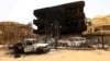 Bangunan dan kendaraan tampak hancur sebuah pasar di Khartoum utara, sementara pertempuran terus berkecamuk di Sudan. 