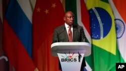 Rais wa Afrika Kusini Cyril Ramaphosa akihutubia katika ufunguzi wa mkutano wa BRICS Johannesburg, Afrika Kusini,Julai 25, 2018.