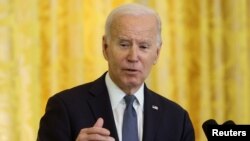 조 바이든 미국 대통령이 1일 백악관에서 열린 에마뉘엘 마크롱 프랑스 대통령과의 공동 기자회견에서 우크라이나 사태에 관해서도 언급했다.