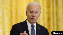 Presiden AS Joe Biden menggelar konferensi pers bersama Presiden Prancis Emmanuel Macron di Gedung Putih, Washington, pada 1 Desember 2022. (Foto: Reuters/Jonathan Ernst)