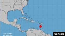 El huracán Elsa adquirió categoría 1 el viernes y según datos del Centro Nacional de Huracanes, representa un peligro para Estados Unidos.