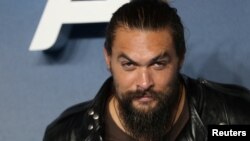 L'acteur Jason Momoa assiste à la première mondiale du film "Aquaman" à Londres, le 26 novembre 2018.