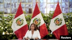 La presidenta de Perú, Dina Boluarte, durante un encuentro con la prensa extranjera en el Palacio de Gobierno, en Lima, el 24 de enero de 2023.