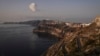 Una vista de la isla griega de Santorini, en el mar Egeo, el 3 de febrero de 2025.