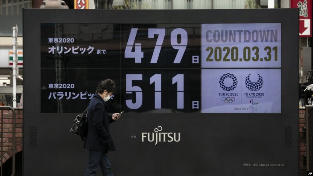 Jam digital untuk menunjukkan jam penyelenggaraan Olimpiade Tokyo 2020 di Tokyo, Jepang, 31 Maret 2020.