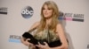 Taylor Swift Takes Top Prize at American Music Awards