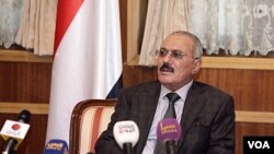 Presiden Yaman, Ali Abdullah Saleh tiba di Amerika hari Sabtu (28/1) di lokasi yang dirahasiakan.