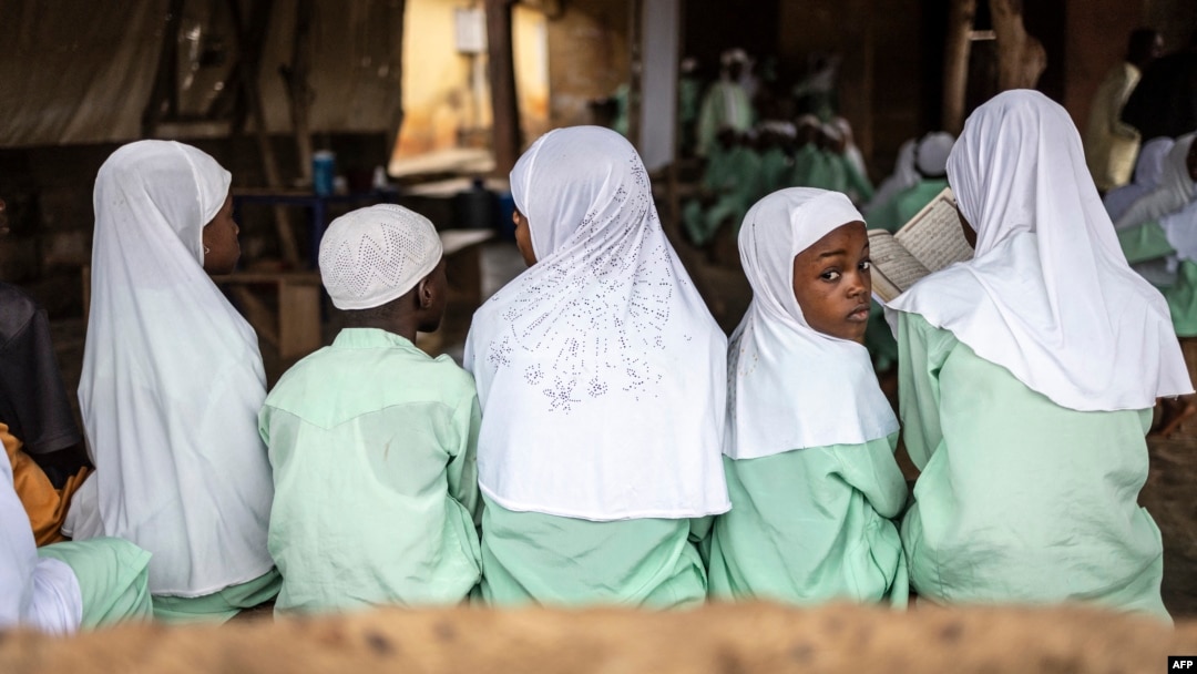 La fermeture des écoles a suscité de vives critiques de la part de l'Association nationale des étudiants nigérians et de l'Association chrétienne du Nigeria.
