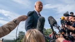 Presiden AS Joe Biden berbicara dengan awak media sebelum menaiki Marine One dalam perjalanan ke Wilmington, Delaware dari Halaman Selatan Gedung Putih di Washington, AS, 16 September 2024. (Nathan Howard/REUTERS)