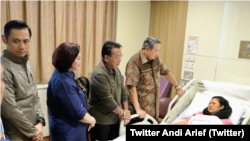 Mantan ibu negara Ani Yudhoyono tengah dirawat di National University Hospital (NUH), Singapura karena menderita kanker darah. (Foto: Twitter Wasekjen Partai Demokrat Andi Arief).