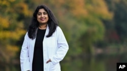 Dr. Padma Gulur, specijalistkinja za bolove sa Univerziteta Djuk koja proučava upotrebu ketamina, kaže da vidi potencijal za terapije ketaminom, ali upozorava da to nosi i značajne rizike.