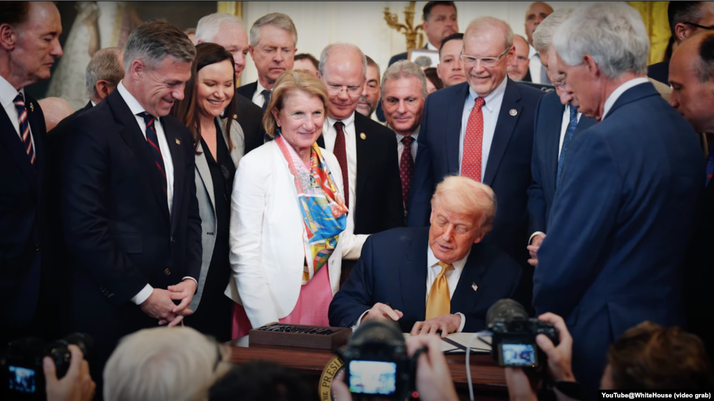 2025年7月16日，唐纳德·特朗普总统把《制止所有致命芬太尼贩运法案》(Halt All Lethal Trafficking of Fentanyl Act)签署成法律。