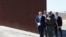 El presidente Donald Trump visitó secciones del muro fronterizo en Otay Mesa, un suburbio de San Diego que separa California de Tijuana, México. 