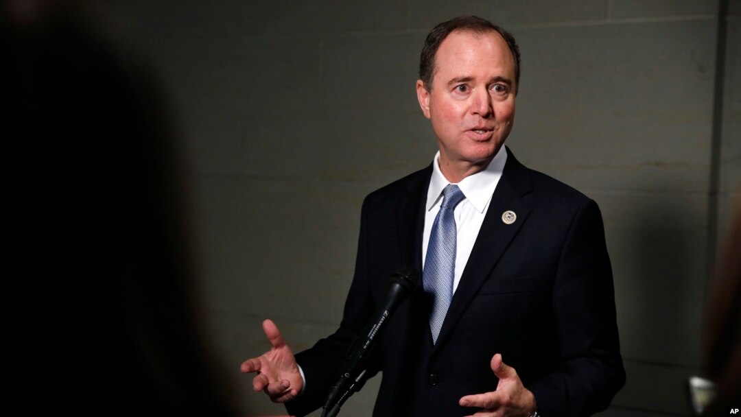Anggota DPR dari Partai Demokrat, Adam Schiff, yang juga anggota Komite Intelijen DPR, berbicara kepada media di 30 November 2017, di Capitol Hill, in Washington, setelah pertemuan terutup dengan Jaksa Agung Jeff Session.
