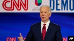 Mantan wakil presiden Joe Biden dalam pemilu pendahuluan calon presiden yang diusung Partai Demokrat di Studio CNN, di Washington, 15 Maret 2020.