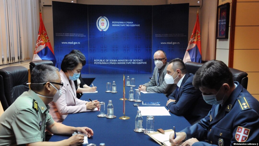 Sastanak ambasadorke Kine Čen Bo i ministra odbrane Aleksandra Vulina (foto: Ministarstvo odbrane)