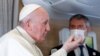 교황, 이라크 방문 마치고 귀국..."평화는 전쟁보다 강해"