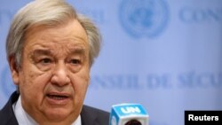 Sekretaris Jenderal PBB Antonio Guterres berbicara tentang koridor biji-bijian Laut Hitam di luar Dewan Keamanan PBB di markas besar PBB di New York City, AS, 17 Juli 2023. (Foto: REUTERS/Brendan McDermid)