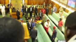 Pugilat au Parlement en Ouganda (vidéo)