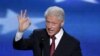 Bill Clinton leva democratas ao rubro