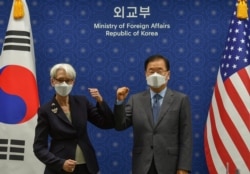 웬디 셔먼 미국 국무부 부장관과 정의용 한국 외교부 장관이 22일 서울에서 회담했다.