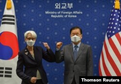 웬디 셔먼 미국 국무부 부장관과 정의용 한국 외교부 장관이 22일 서울에서 회담했다.