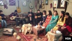 Koma jinan ya Navenda Çand û Hunerê ya Dîcle û Firatê stranên Ayşe Şanê pêşkêş dikin