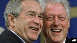 Entre George W. Bush y el presidente Bill Clinton, el estado de EE.UU. gastó más de $2 millones de dólares en 2012.