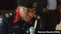 Shugaban Hukumar NSCDC dake Maiduguri, Alhaji Abdullahi Ibrahim wanda ya zanta da Muryar Amurka