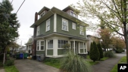 Bobby Thompson fue capturado en la casa de la imagen en Portland, Oregon.