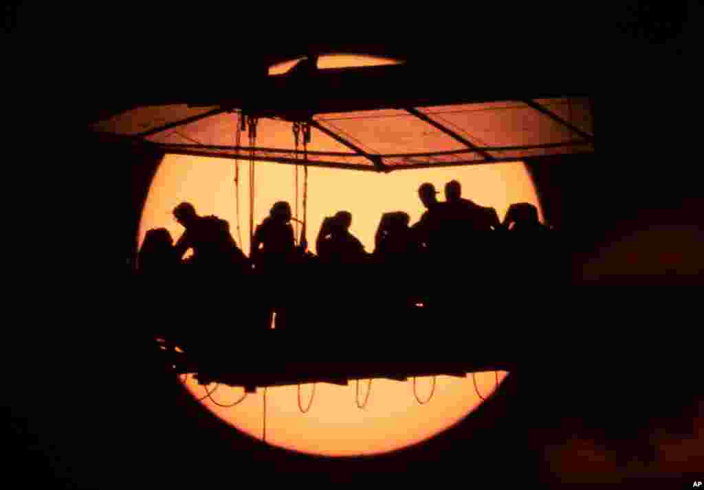 People have dinner on a platform raised by a crane to a height of 50 meters as they participate the traveling international project &#39;Dinner in the Sky&#39; in St. Petersburg, Russia, June 2, 2021.