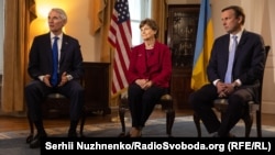 Сенаторы США Роберт Портман, Джин Шахин и Кристофер Мерфи в Киеве. 2 июня 2021