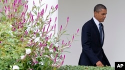 President Obama walks from the Oval Office of the White House before traveling to the UN General Assembly. Sept. 23, 2013.