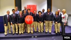 Stephanie Handojo (tengah berkacamata) dan para juru bicara International Global Messenger, serta CEO Special Olympics Janet Froetscher dan Ketua Special Olympics Tim Shriver di kantor pusat Special Olympics di Washington DC (foto: courtesy Special Olympics).