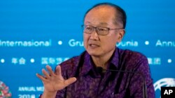 Presiden Bank Dunia Jim Yong Kim berbicara pada pertemuan tahunan IMF dan Bank Dunia di Bali, 11 Oktober 2018 lalu (foto: dok).