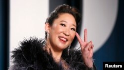 Sandra Oh menghadiri pesta Oscar Vanity Fair di Beverly Hills dalam ajang Academy Awards ke-92, di Los Angeles, California, AS, 9 Februari 2020. (REUTERS / Danny Moloshok)