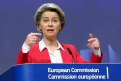 រូបឯកសារ៖ អ្នកស្រី Ursula von der Leyen ប្រធាន​គណៈកម្មការ​អឺរ៉ុប​នៃ​សហភាព​អឺរ៉ុប ថ្លែងក្នុងសន្និសីទសារព័ត៌មានមួយនៅទីស្នាក់ការកណ្តាលរបស់សហភាពអឺរ៉ុប ក្នុងទីក្រុង Brussels ប្រទេសស្វីស កាលពីថ្ងៃទី៨ ខែមករា ឆ្នាំ២០២១។