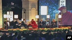 ༧གོང་ས་མཆོག་གིས་བྱམས་བརྩེ་སྒོམ་སྟངས་ཐད་ཀྱི་ལྷན་ཚོགས་ནང་ཚོགས་བཞུགས་གནང་པ།