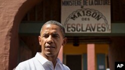 Presiden AS Barack Obama singgah di Pulau Goree, di lepas pantai Senegal, bekas tempat perdagangan budak Afrika (27/6).