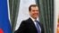 ນາຍົກລັດຖະມົນຕີ Dmitry Medvedev ແຫ່ງຣັດເຊຍ ທີ່ຖືກແຕ່ງຕັ້ງໃຫ້ເປັນຫົວໜ້າ
ພັກຣັດເຊຍສາມັກຄີ ຂອງລັດຖະບານ.